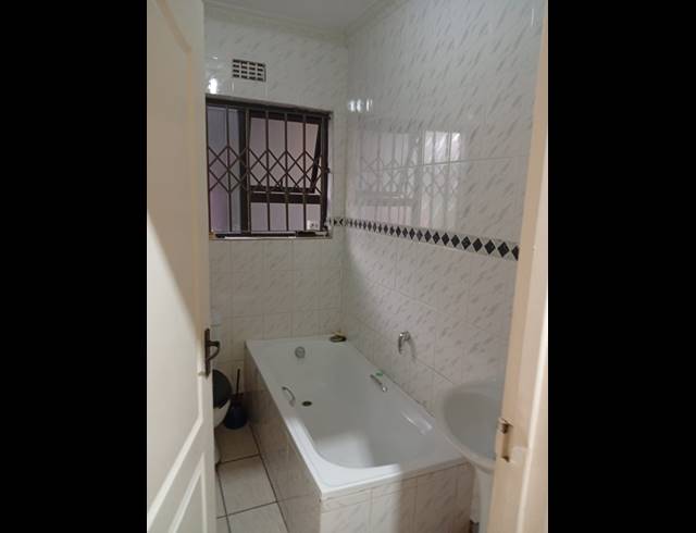 3 BEDROOM FREEHOLD FOR SALE IN ILITHA PARK